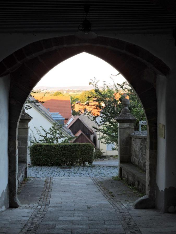 Turmstueble Im Torhaus Von 1545 Appartement Burgbernheim Buitenkant foto